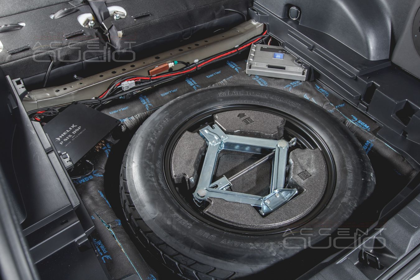 Установка усилителей Helix и Alpine в Toyota RAV4