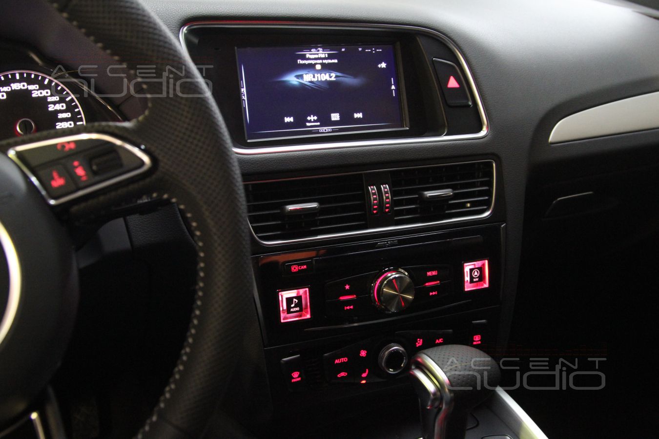 Альтернативная магнитола от Alpine в Audi Q5