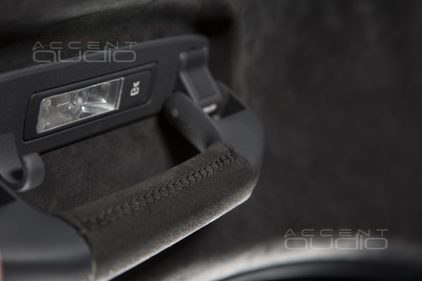 Перетяжка потолка Mercedes-Benz C-Class W205 в алькантару