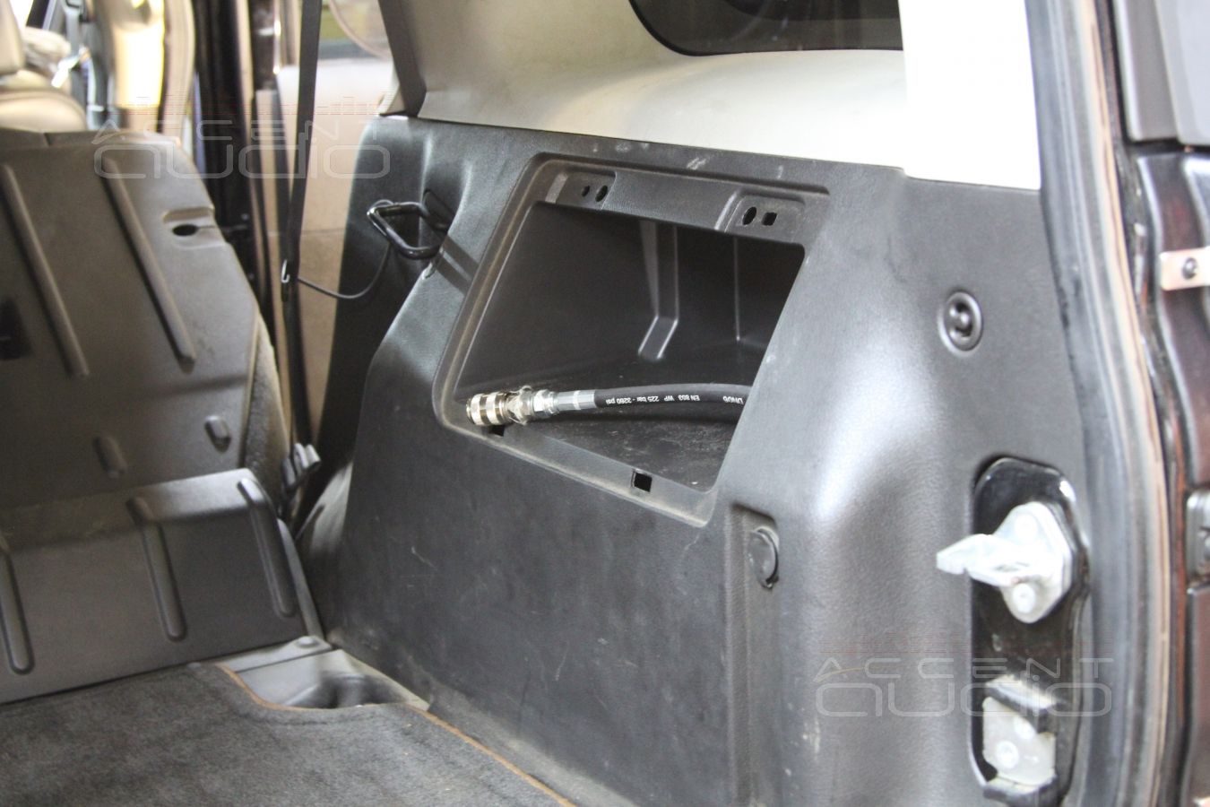 Hummer H3: система вооружения от MDLab