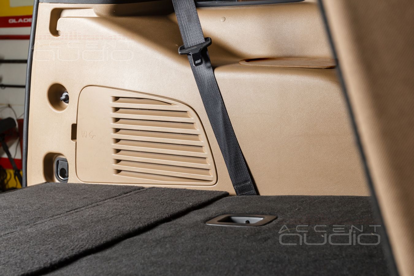 Действительно сложно, действительно сабвуфер, действительно полная интеграция: Dego в Escalade