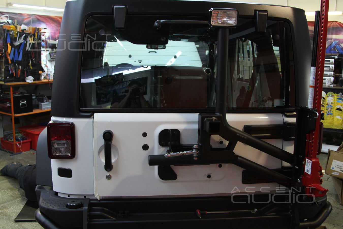 Задний силовой бампер с калиткой и настоящим домкратом