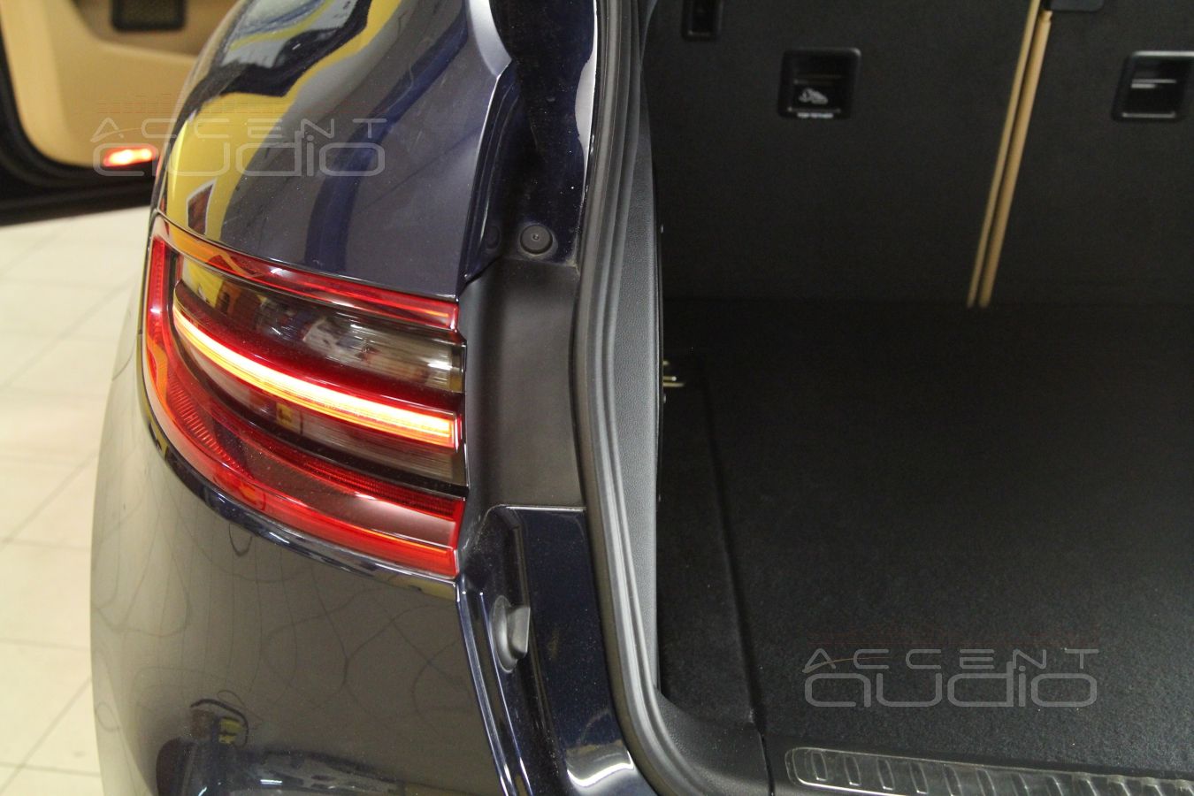 Сабвуфер в Porshe Macan