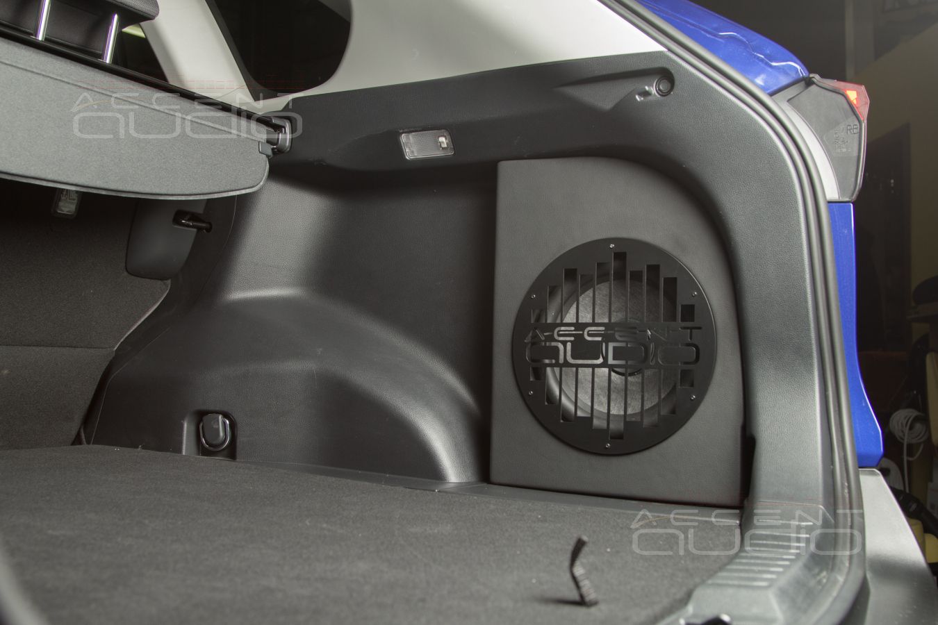 Полная интеграция сабвуфера: новый Eton Graphit 10 в Toyota Rav4