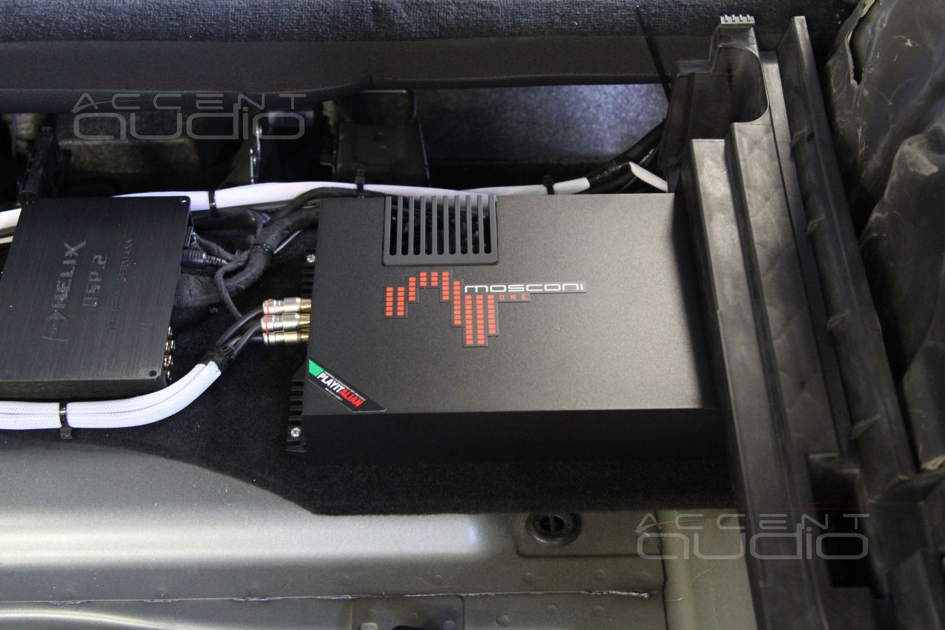 Установка аудиопроцессора Helix, усилителей E.O.S и Mosconi в Volvo XC 60