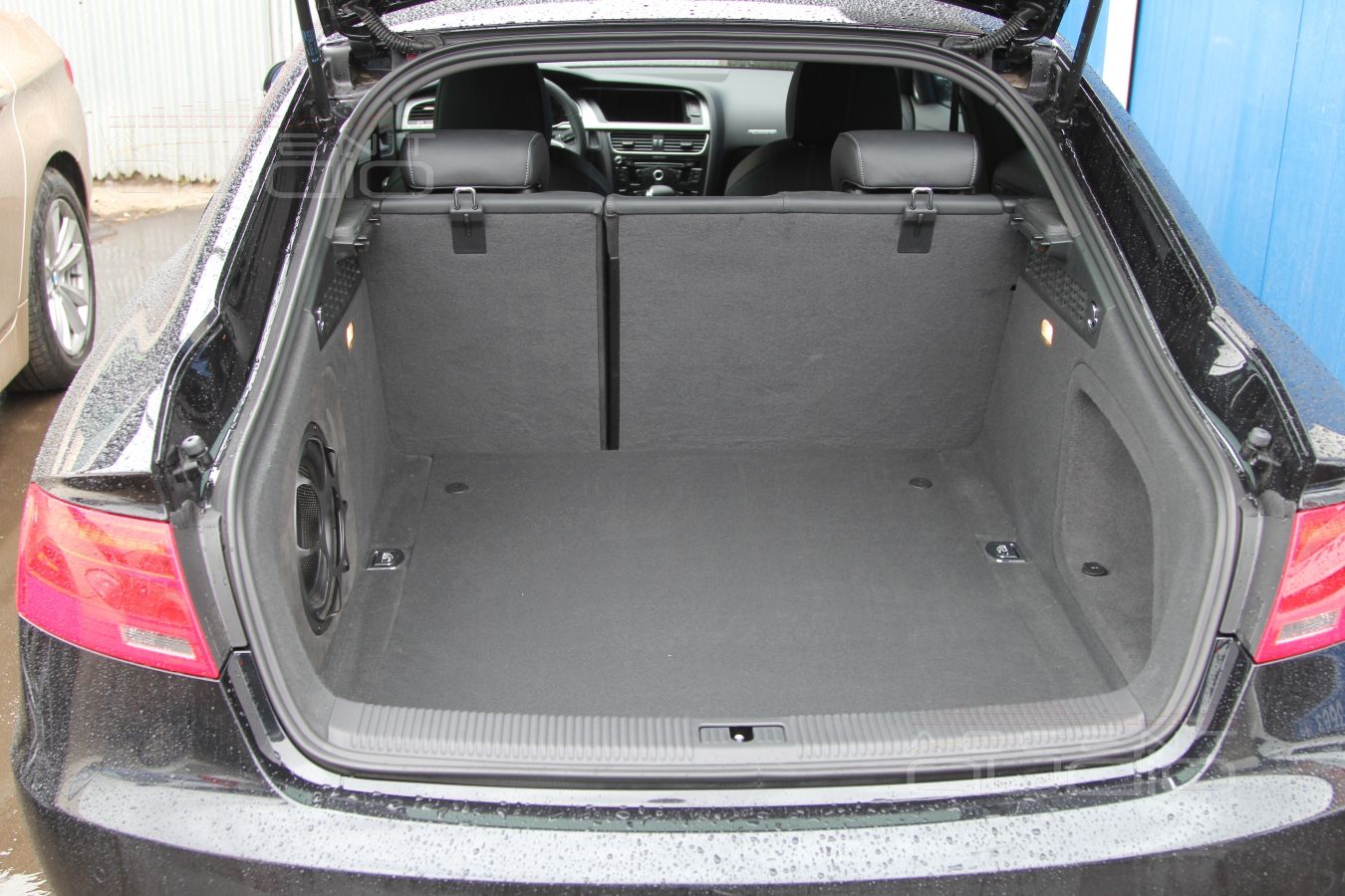 Просто сабвуфер в левом крыле Audi A5 S-Line