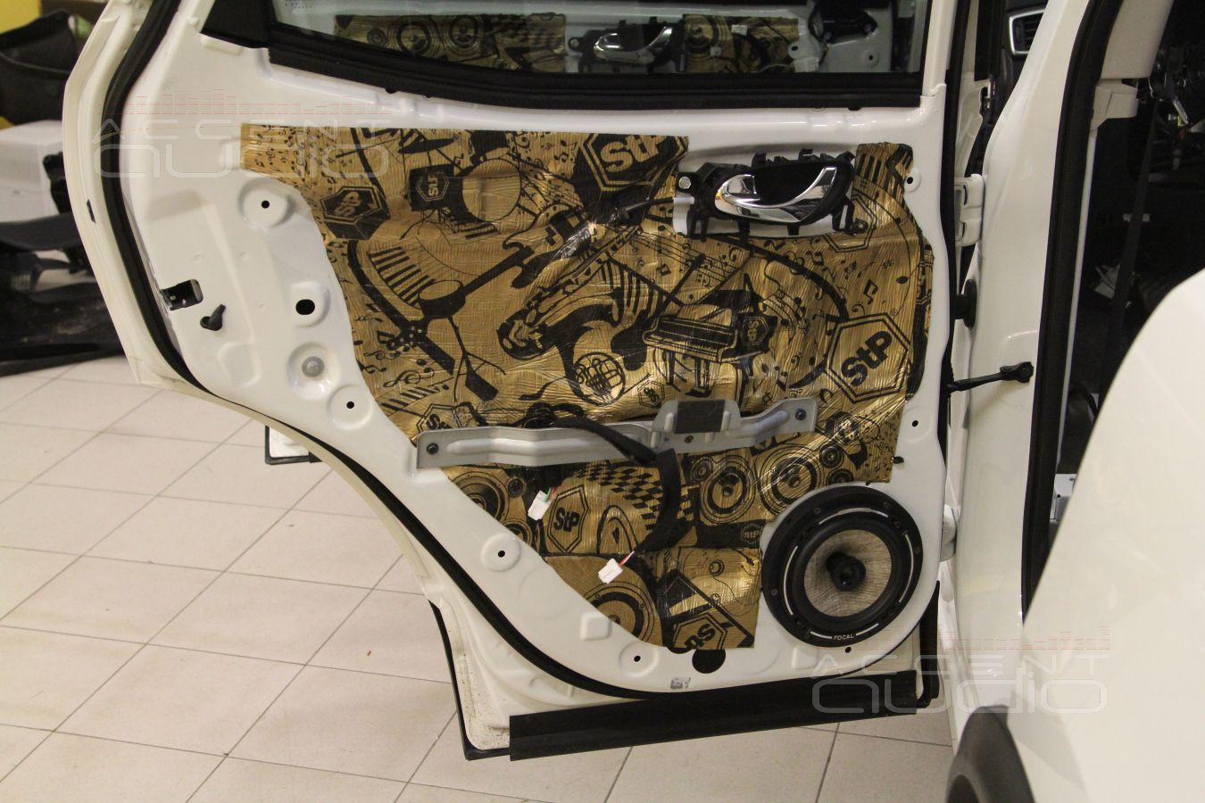 Установка акустики Focal 