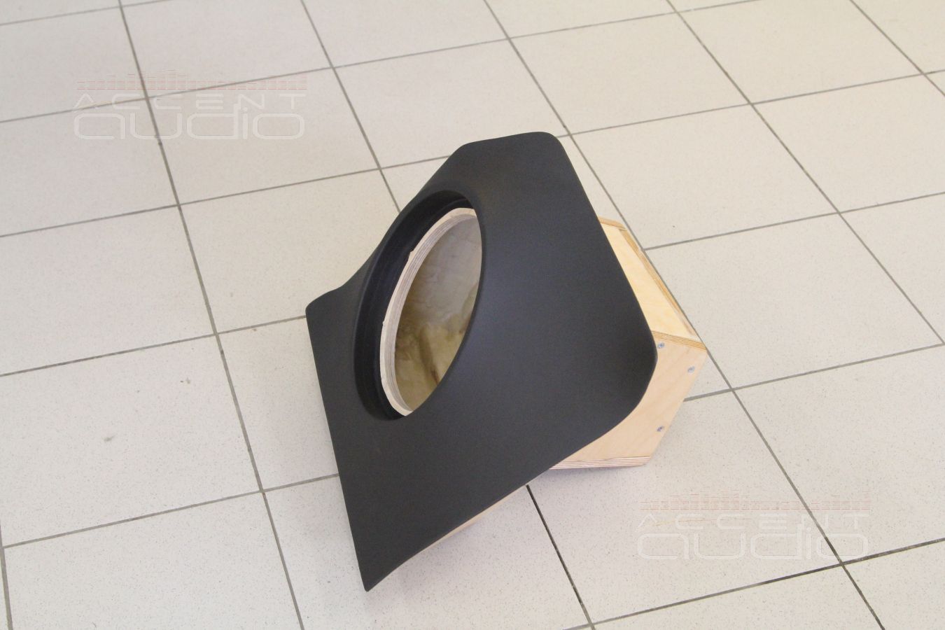 Mercedes-Benz GLE: Сабвуфер-стелс в очередной раз… из дерева