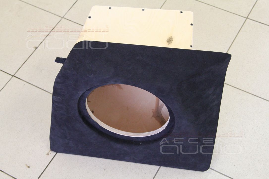 Сабвуфер, встроенный в крыло Mercedes GLE