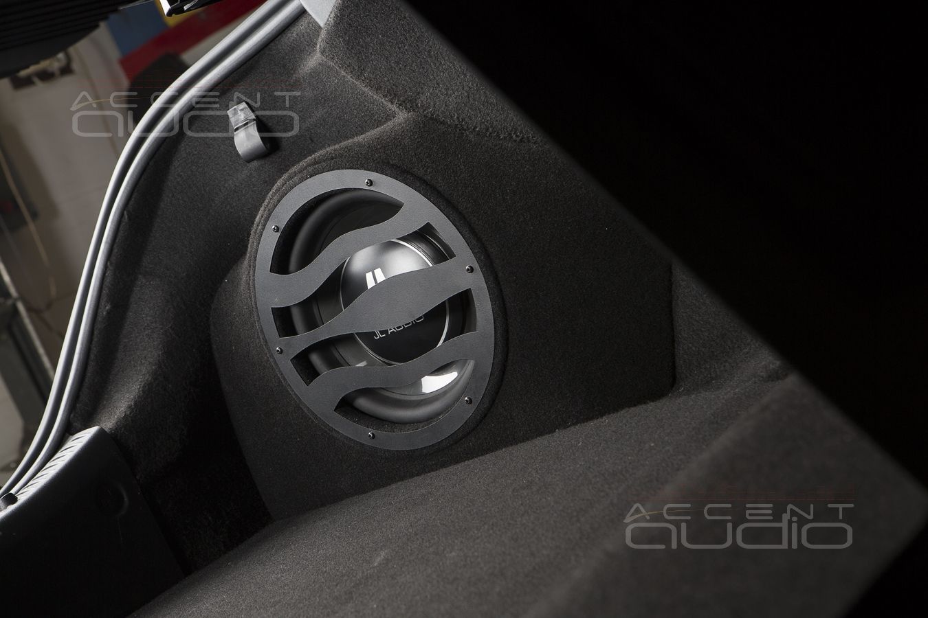 Модернизация штатной аудиосистемы в Mercedes-Benz ML W205: встроенный сабвуфер