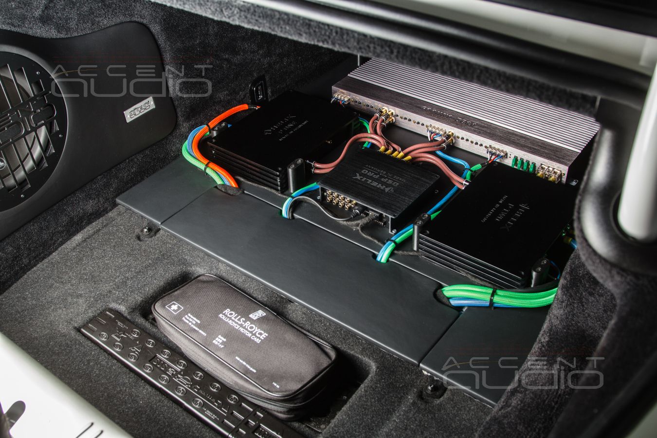 Скрытая интеграция: 9 каналов усиления и 10 каналов процессинга в Rolls Royce Wraith