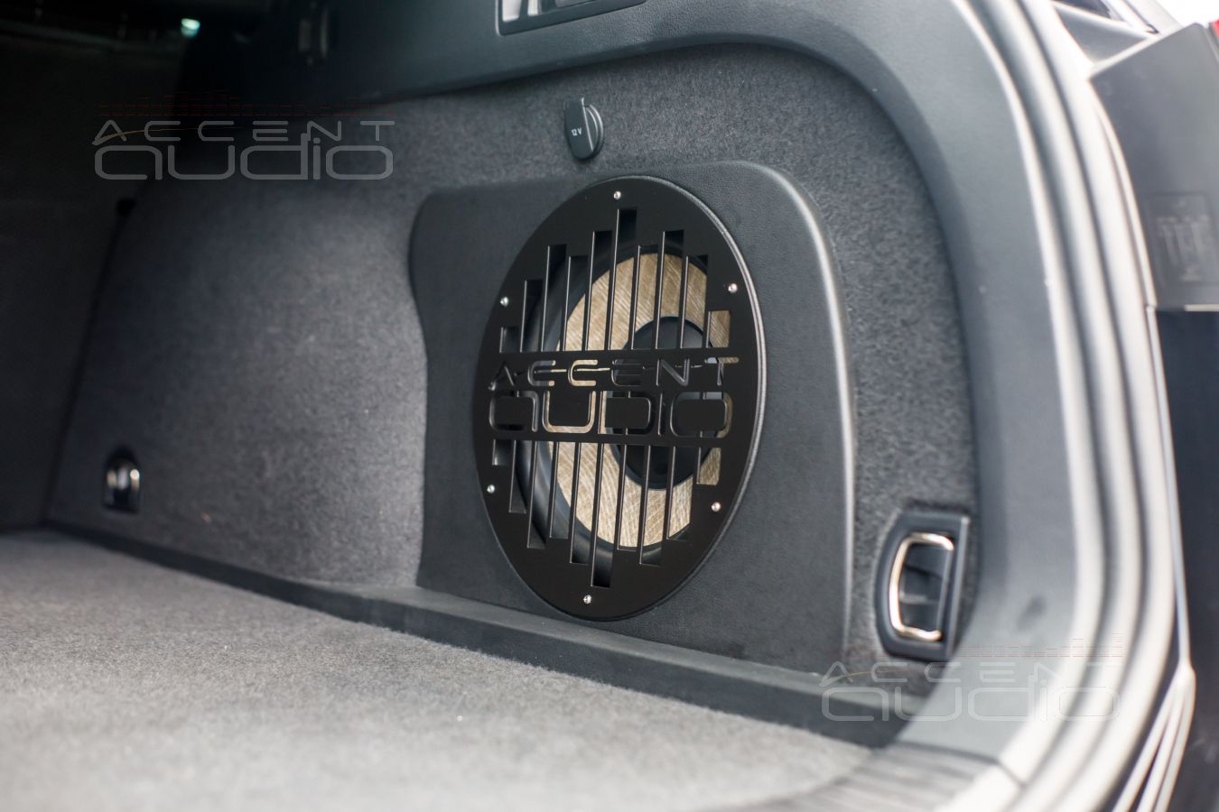 Фирменный сабвуфер-стелс – специально для Volkswagen Passat AllTrack