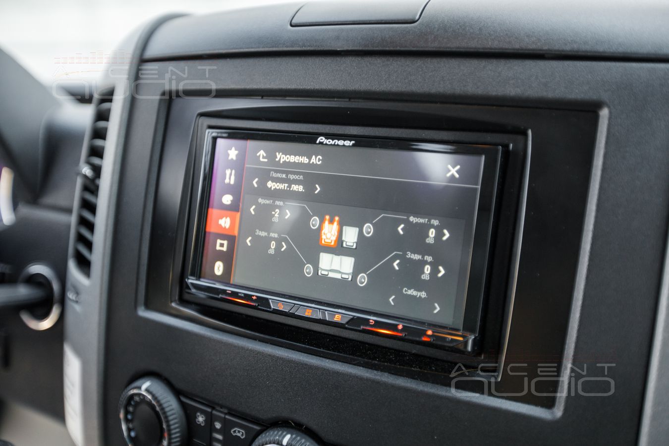 Новая магнитола Pioneer AVH-Z9200BT в Mercedes-Benz Sprinter CS-Reisemobile