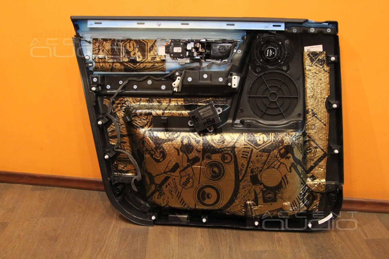 Установка акустики Focal Performance в Range Rover Discovery