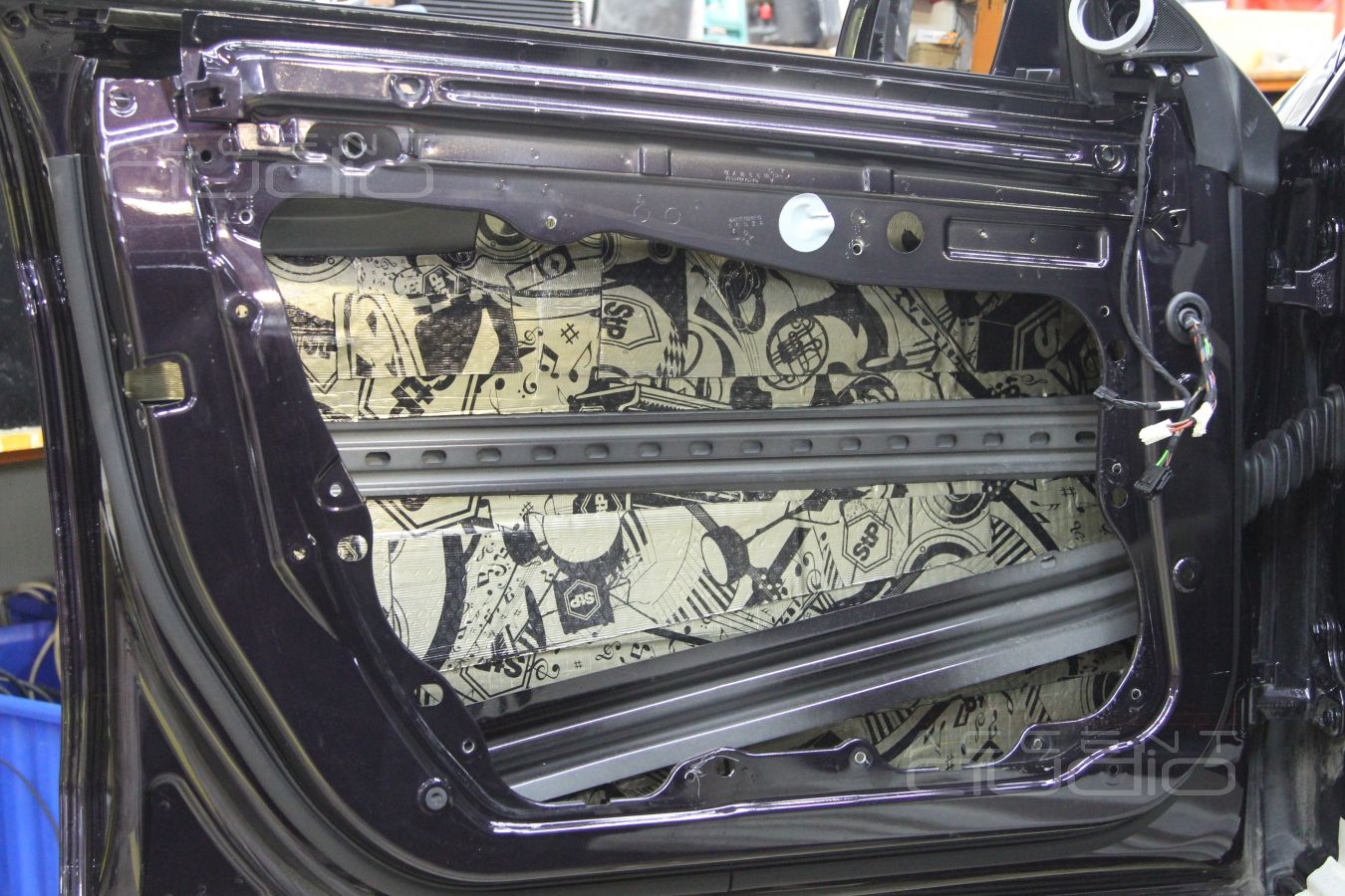 Установка акустики E.O.S в Mercedes CLA