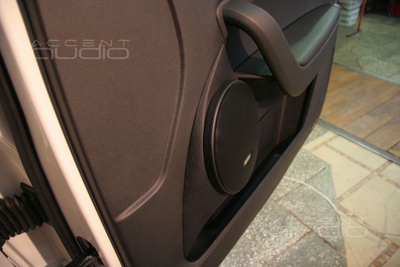 Установка мидбасов в Skoda Yeti 