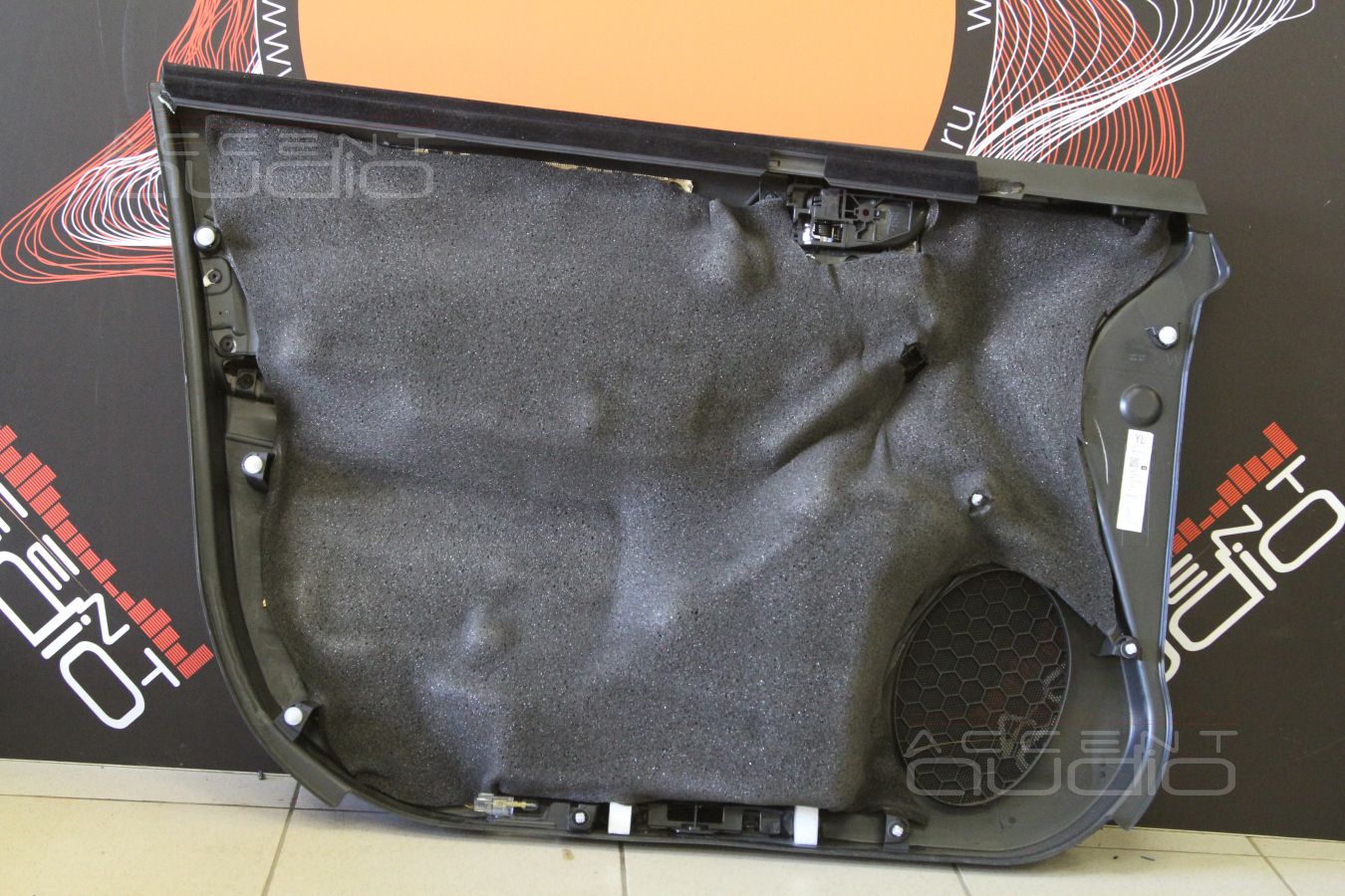 Аудиоподготовка дверей и установка мидбасов