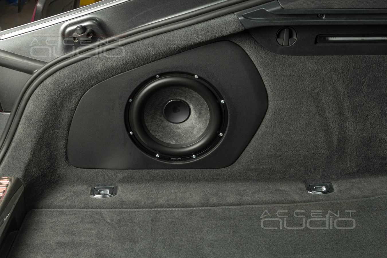 Стильный и уверенный – настоящий сабвуфер в Audi A7