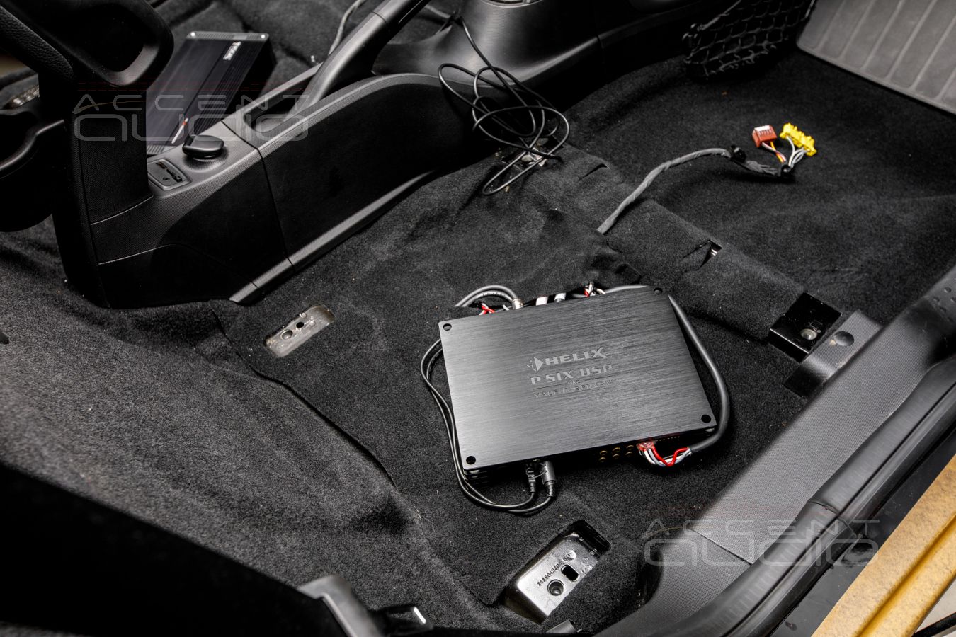 Установка усилителей Helix и Focal в Smart Fortwo 