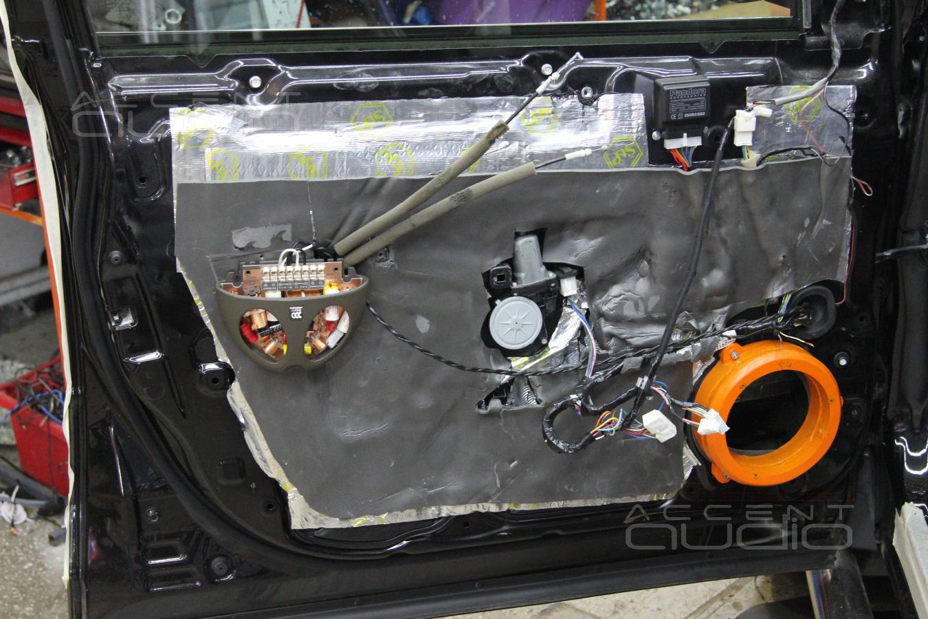 Установка акустики в Nissan X-Trail