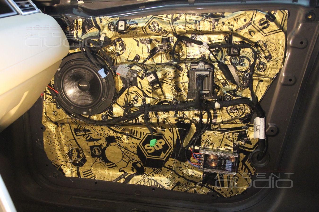 Установка новой акустики Eton в LandRover Discovery Sport