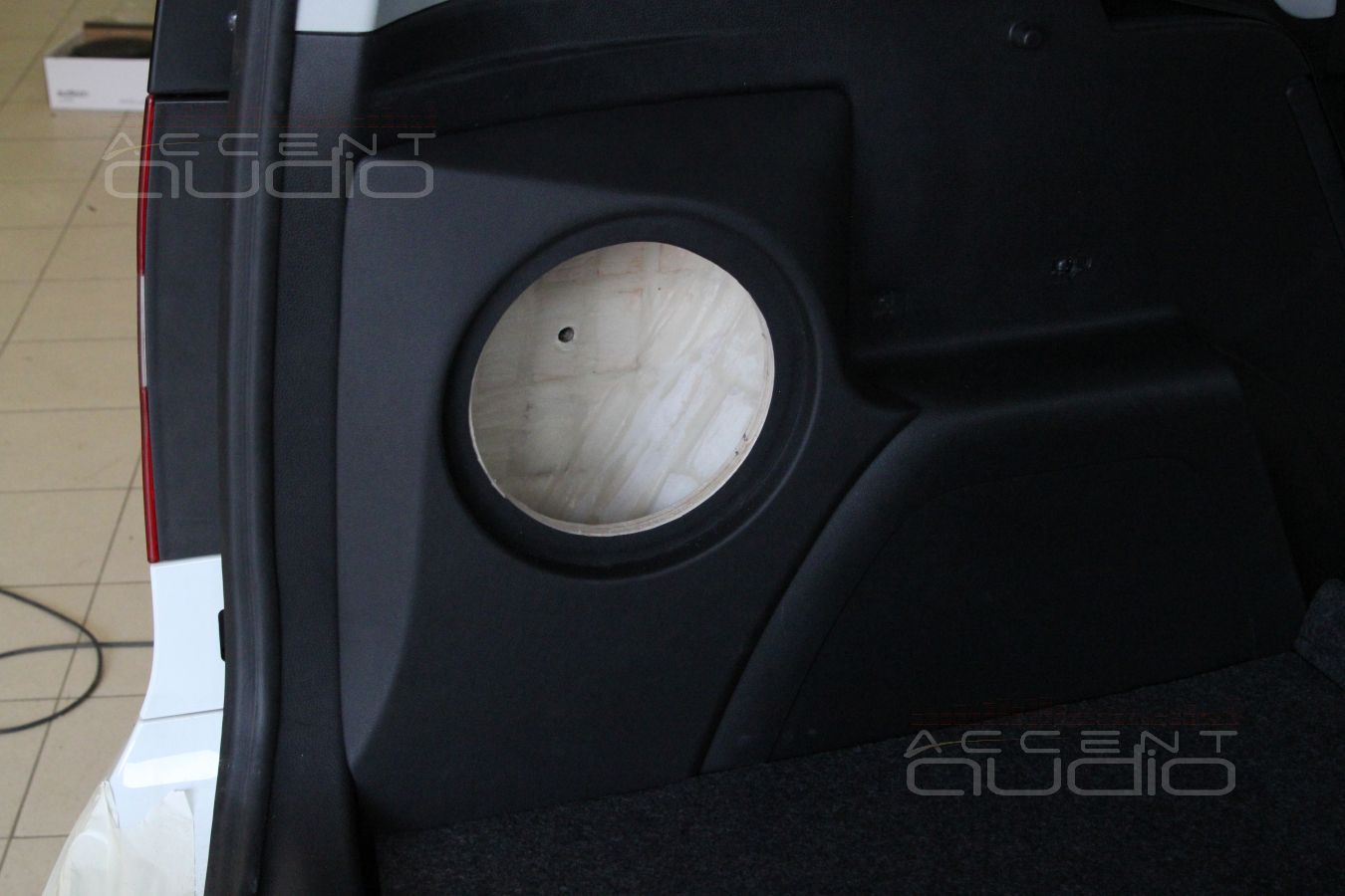 Сабвуфер-стелс для Skoda Yeti