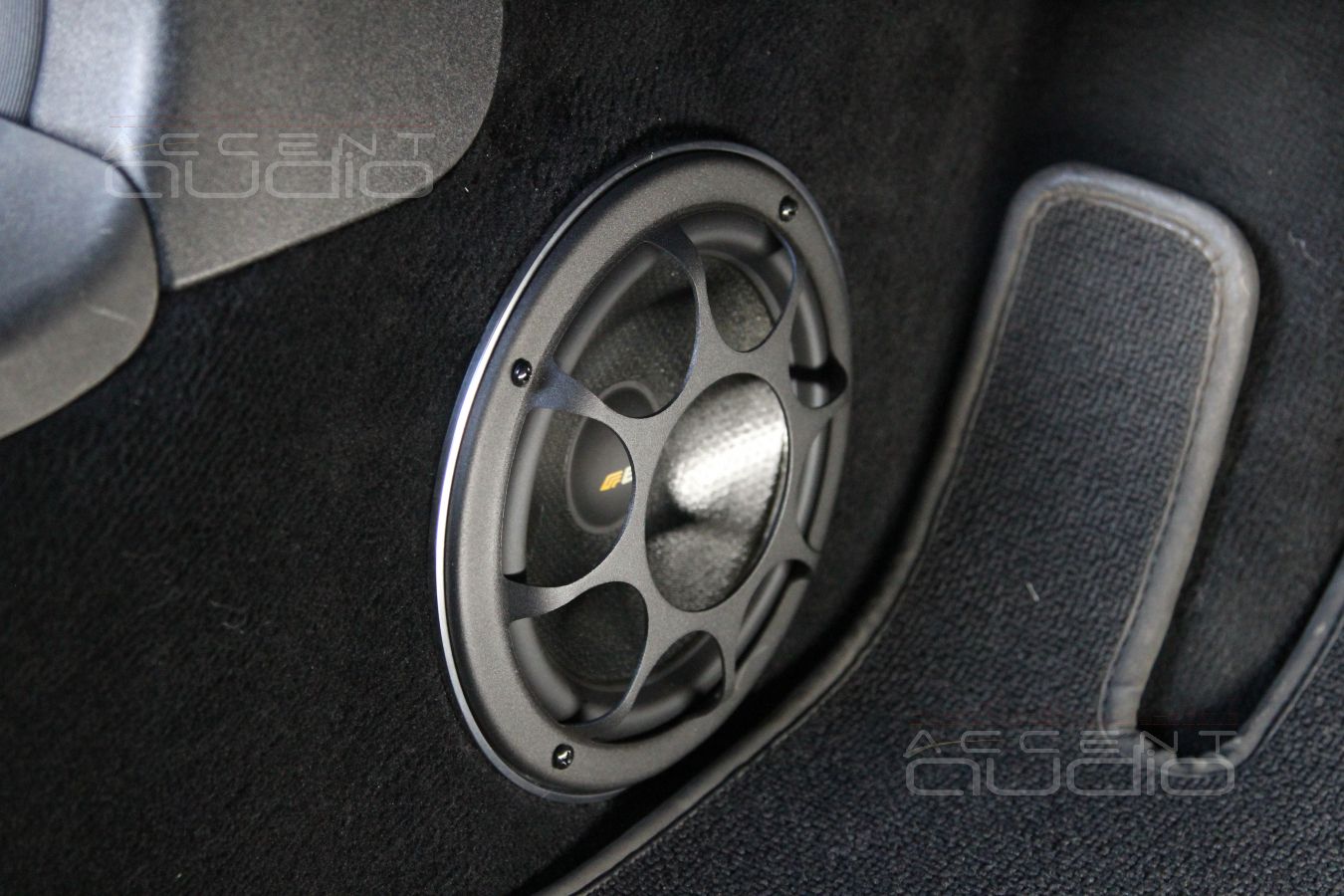 Установка мидбасов Eton MAS 160 в Mercedes-Benz GT