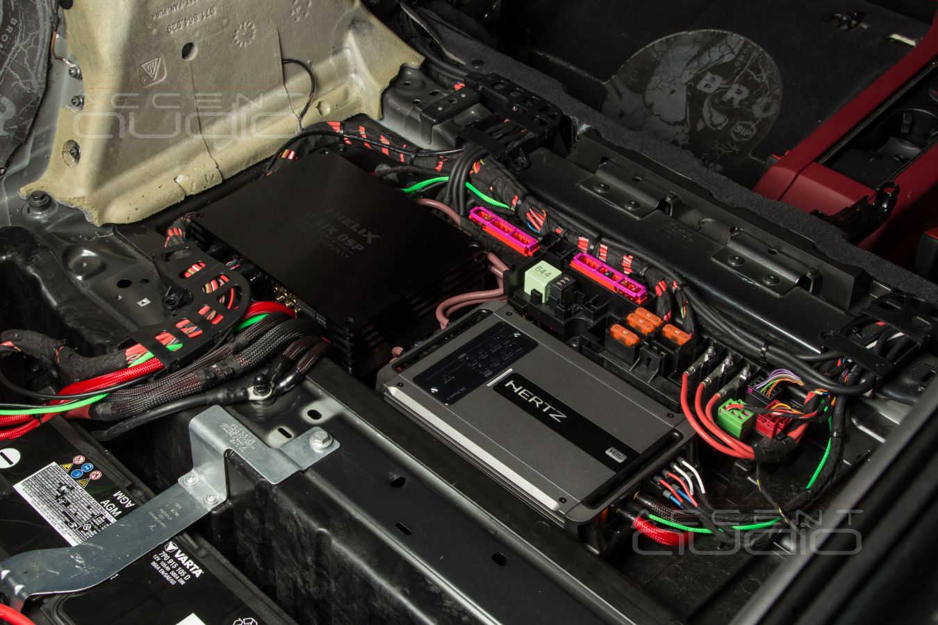 Усилители Helix PSix Ultimate и Hertz ML Power 4 в Porsche Panamera – штатно !