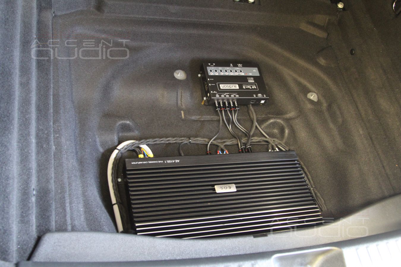 Установка усилителя и аудиопроцессора в Mercedes-Benz GLA