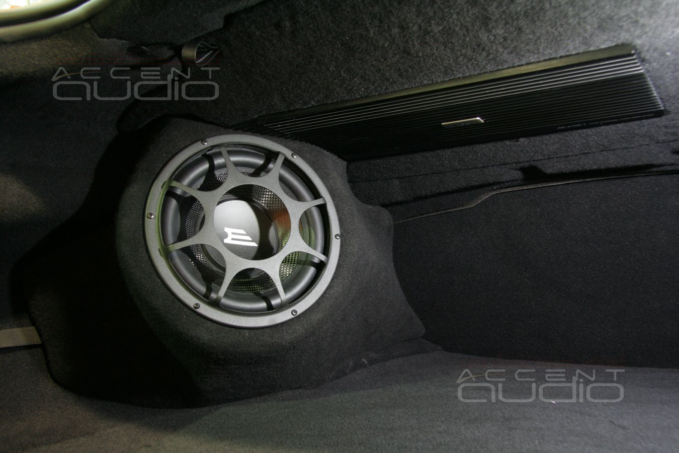 Установка усилителя и сабвуфера в Jaguar XF