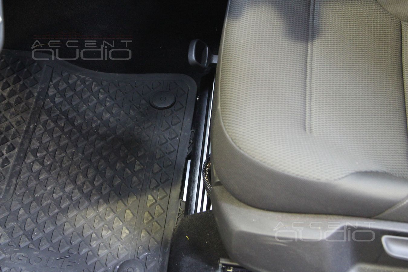 Установка усилителей в Volkswagen Golf 7