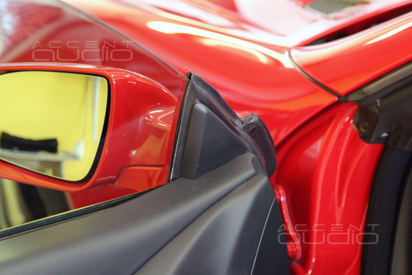 Красный Mercedes-Benz SL350