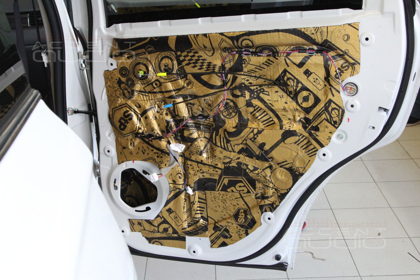 Шумоизоляция Mitsubishi Outlander