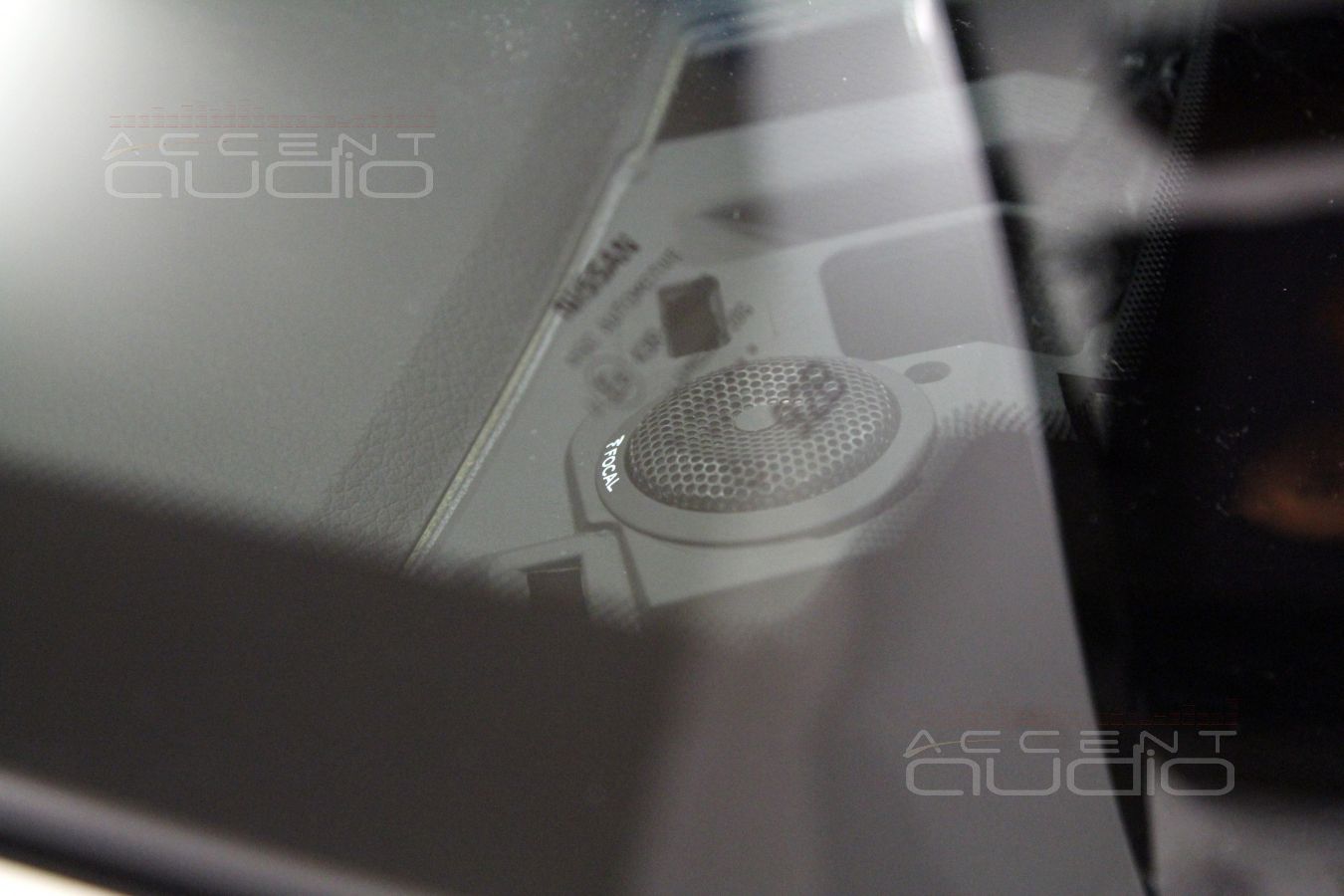 Размещение акустики Focal в торпедо