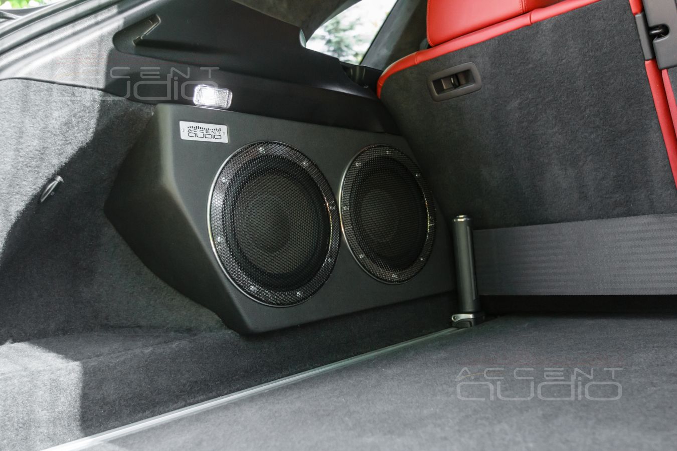 Наша прелесть: сдвоенный сабвуфер-стелс на базе головок Brax ML8SUB для нового Porsche Cayenne