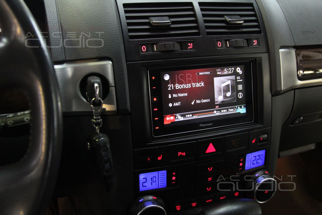 Touareg Update: Black Edition - очередная работа на машине с черным салоном