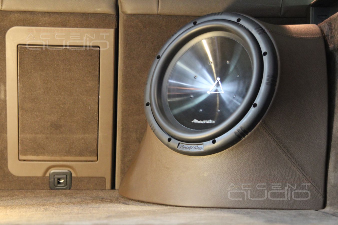 Сабвуфер PhoenixGold PHD-Ti212d4 в BMW X5