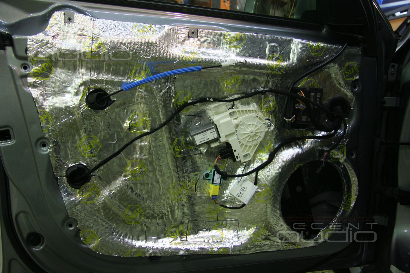 Установка акустики и шумоизоляция в Audi A4