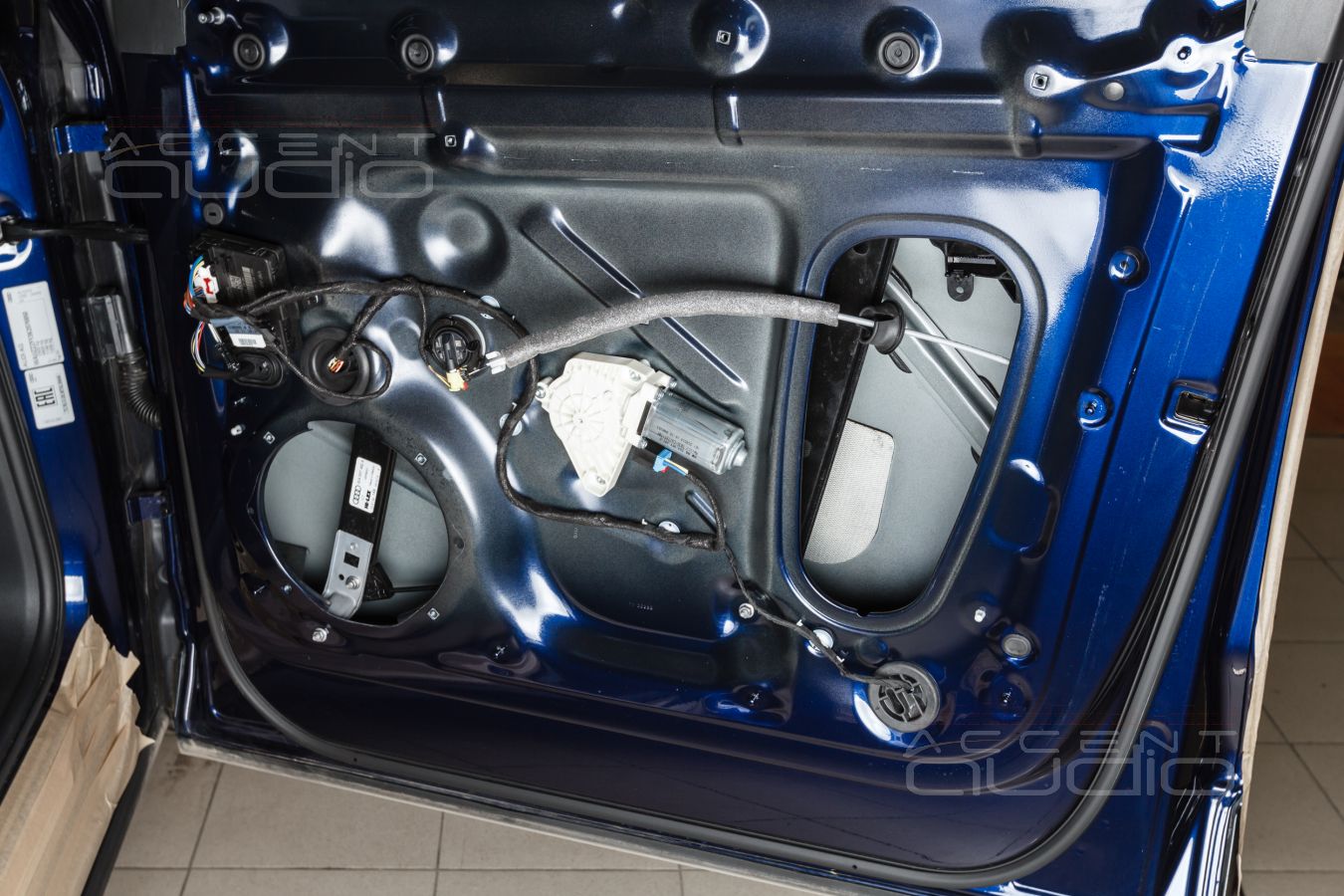 Шумоизоляция\Аудиоподготовка дверей и установка новой акустики SOAudio в Audi Q5