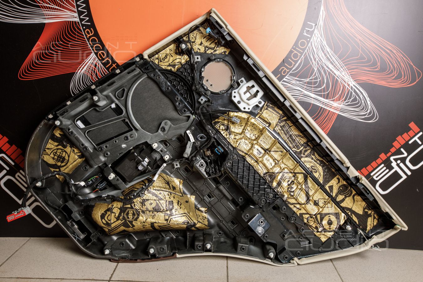 Аудиоподготовка задних дверей RangeRover и установка акустики Morel