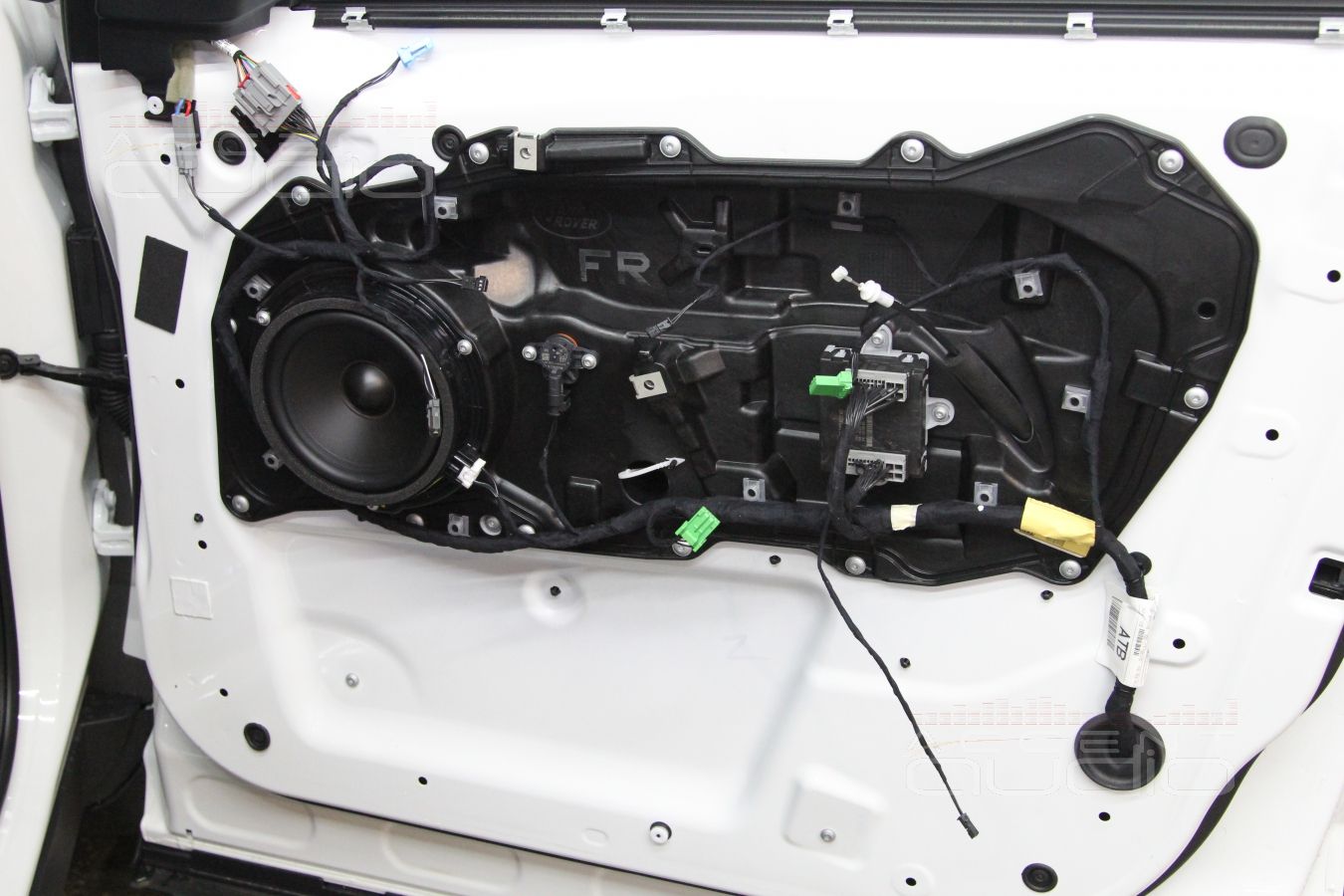 Двери нового Land Rover Discovery Sport 2016......