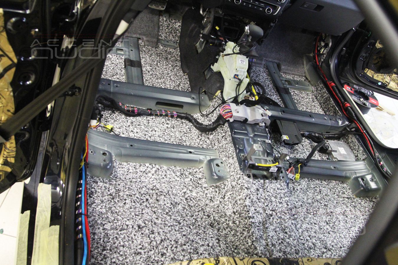 Шумоизоляция пола и задних дверей Kia Optima