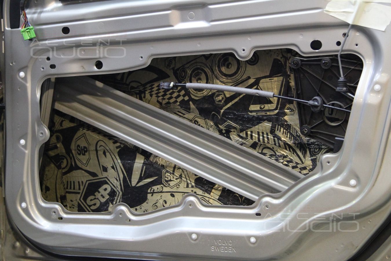 Установка акустики Audison VOCE AV K6 в Volvo XC 70