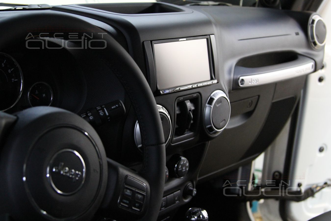 Мультимедиа Alpine X8 и новая аудиосистема на компонентах Morel