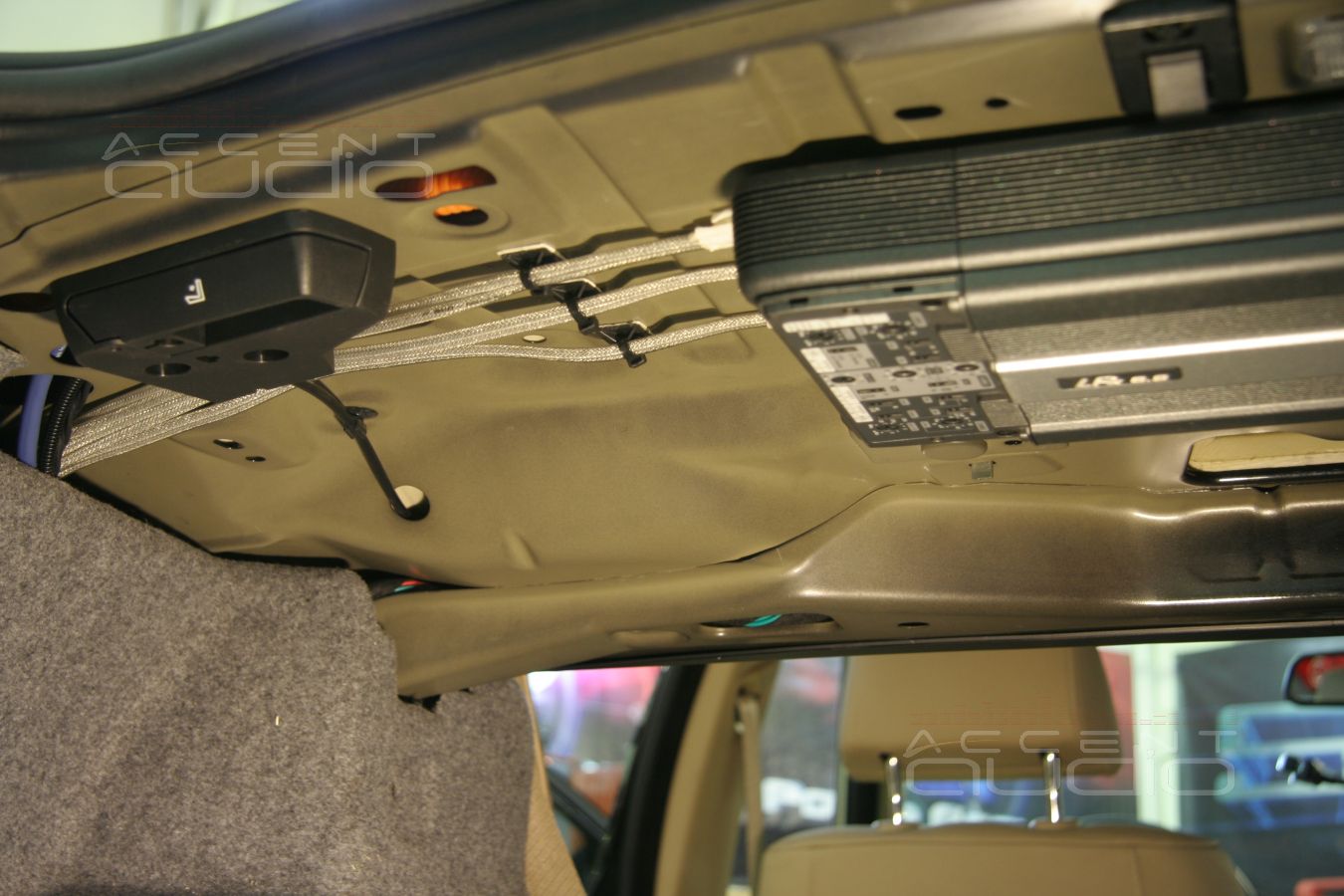 Шестиканальный усилитель Audison LRx 6.9 в BMW 330i E90