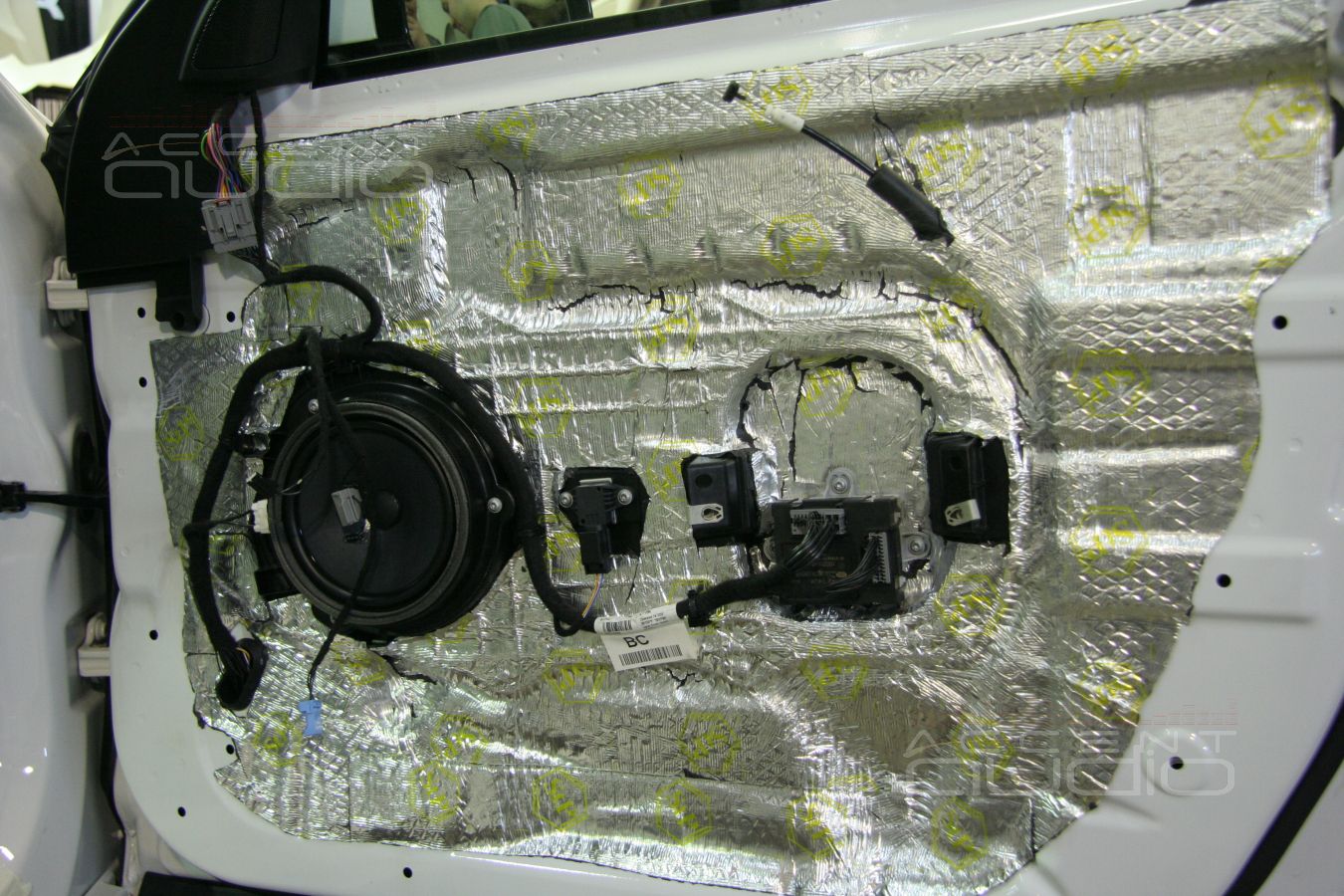 Виброизоляция кузова Jaguar XF