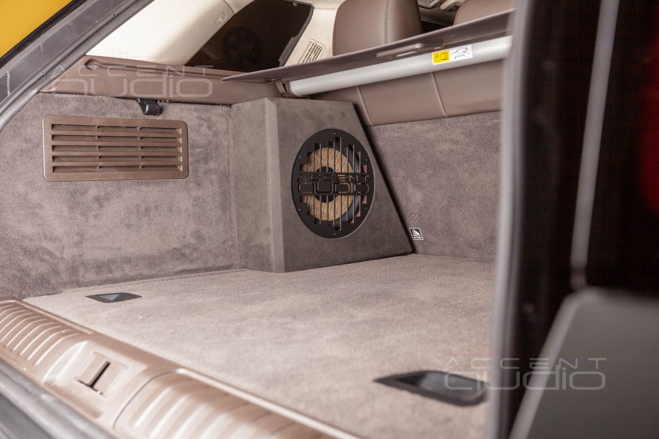 Оригинальный съемный сабвуфер для нового Range Rover Sport по проекту заказчика