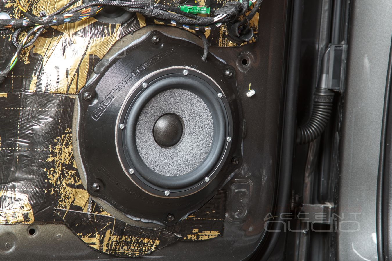 Аудиоподготовка и установка мидбасовых динамиков Brax GL6 в Porsche Cayenne Coupe