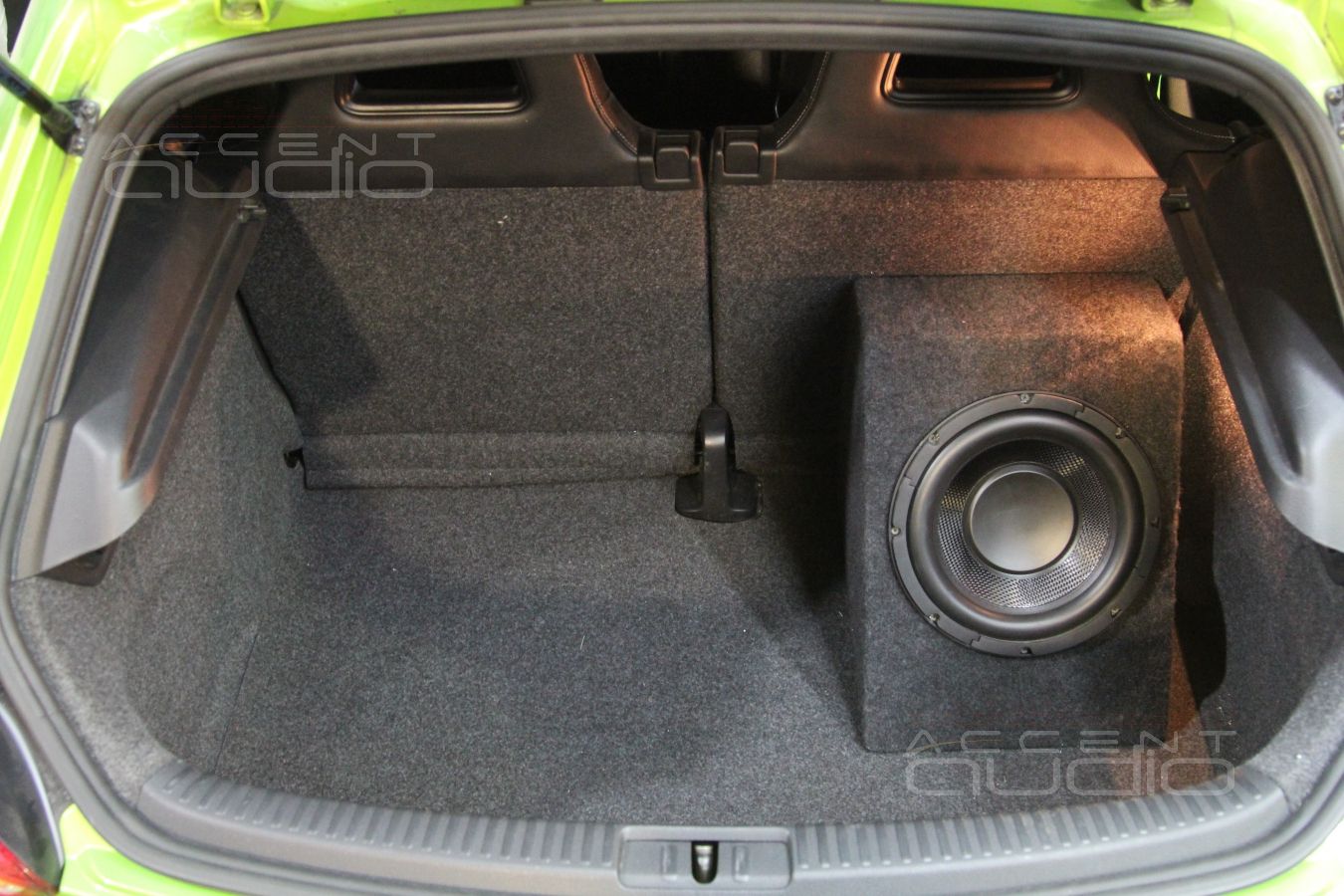 Сабвуфер в Volkswagen Scirocco 