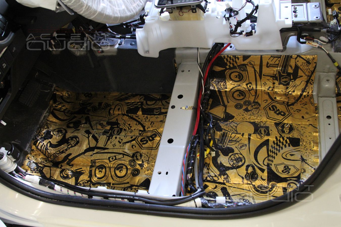 Шумоизоляция Mitsubishi Outlander